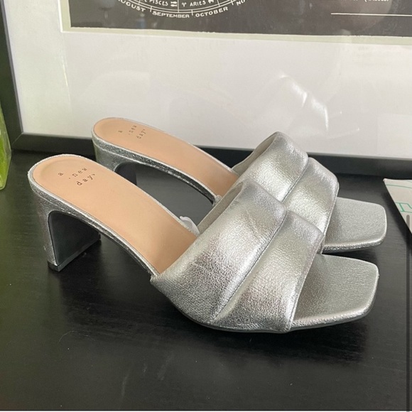 a new day NWOT Metallic Heels - Picture 3 of 5